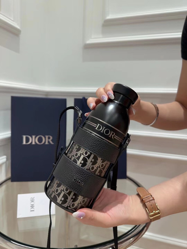 تراول و باتل دیور DIOR